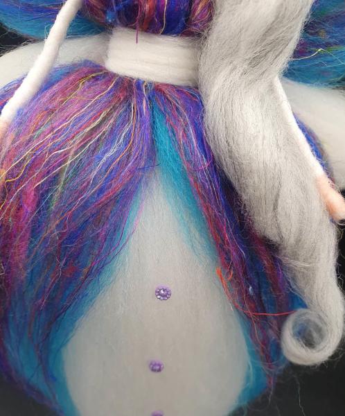 Exklusive Elfe mit indischer Seide